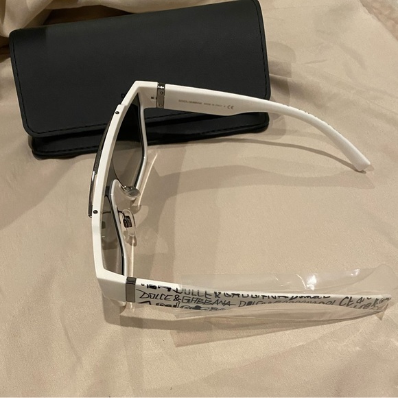 NIB Dolce & Gabbana white Sunglasses with Black Graffiti - Picture 5 of 8